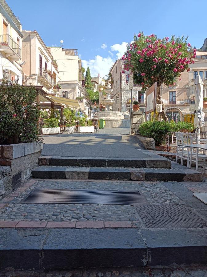 La Jacaranda Rooms تاورمينا المظهر الخارجي الصورة