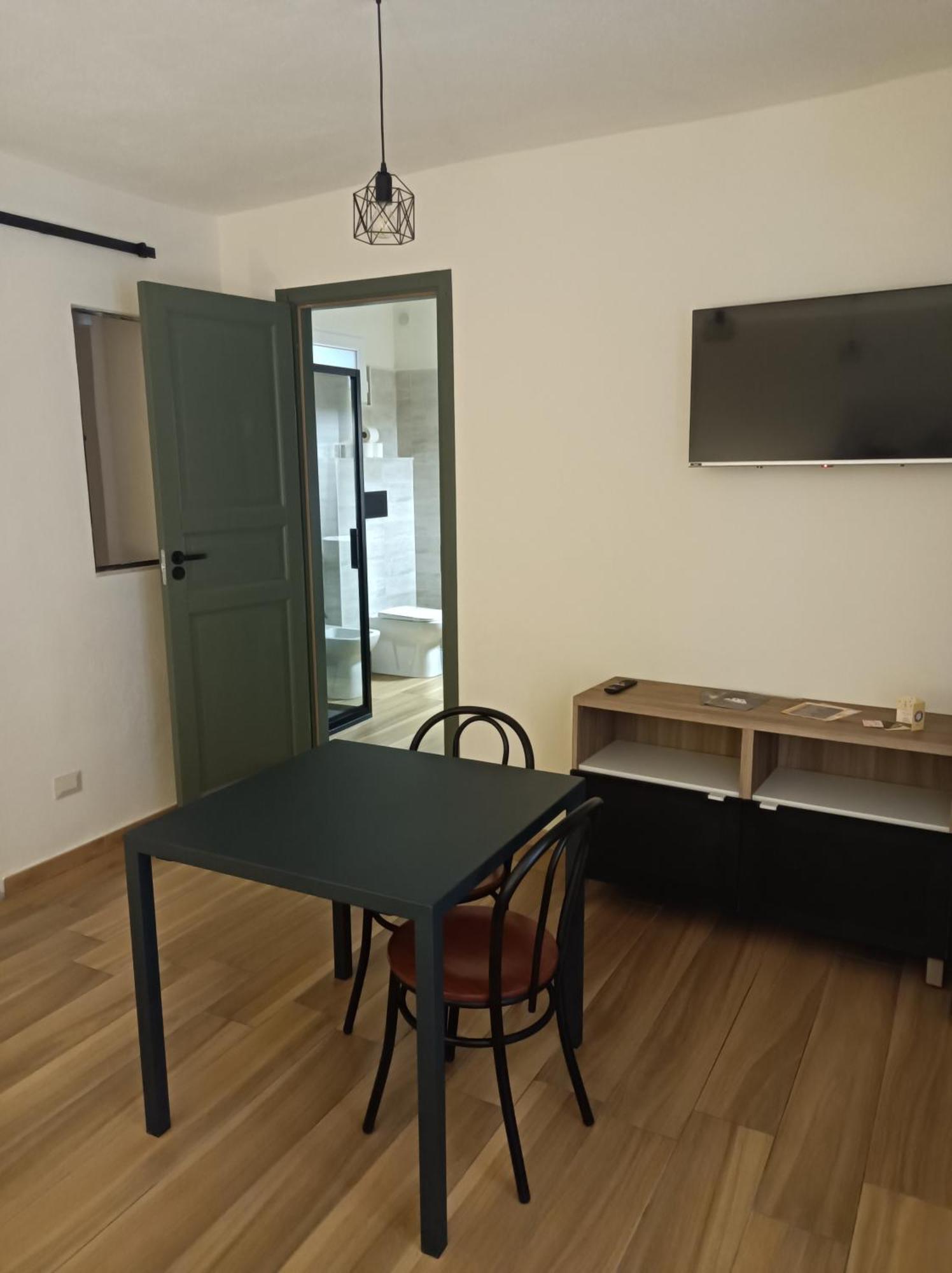 La Jacaranda Rooms تاورمينا الغرفة الصورة